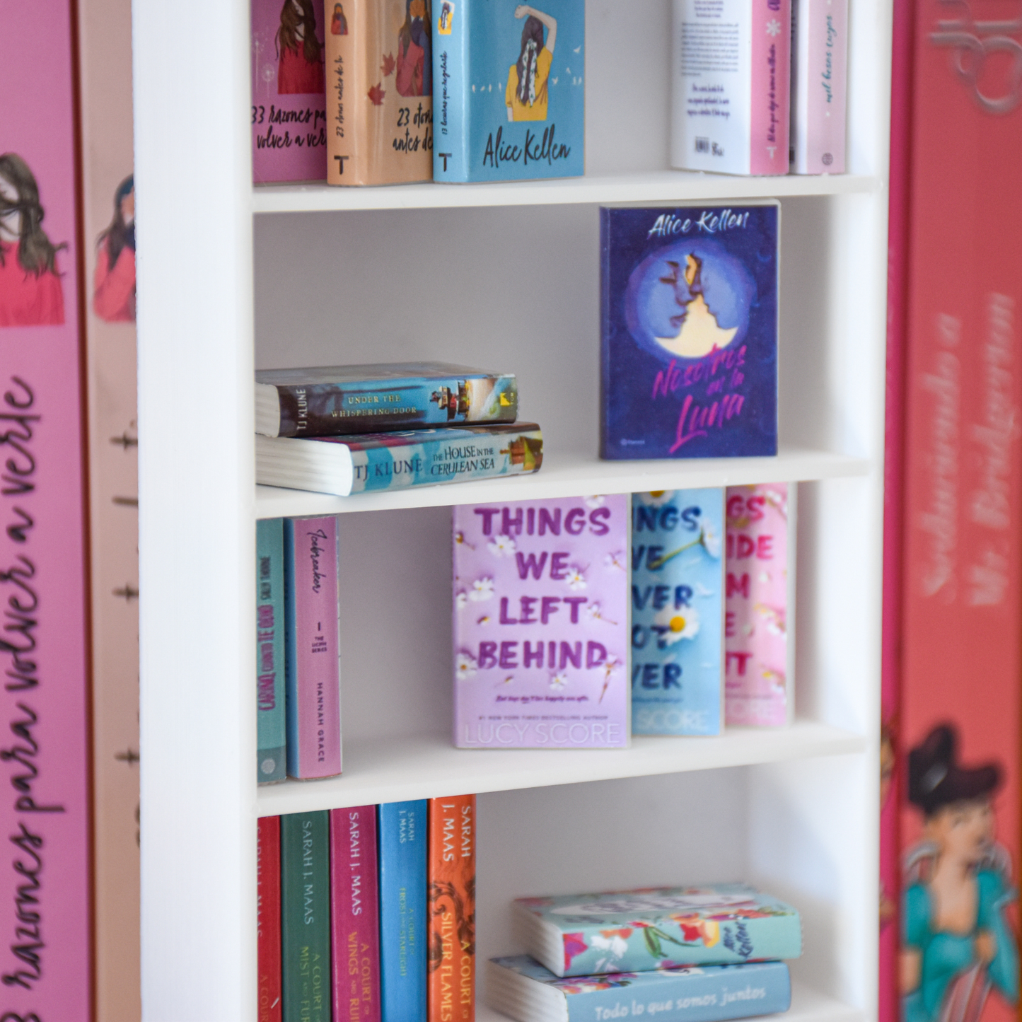 Mini Librero con Libros Miniatura – Decoración Literaria