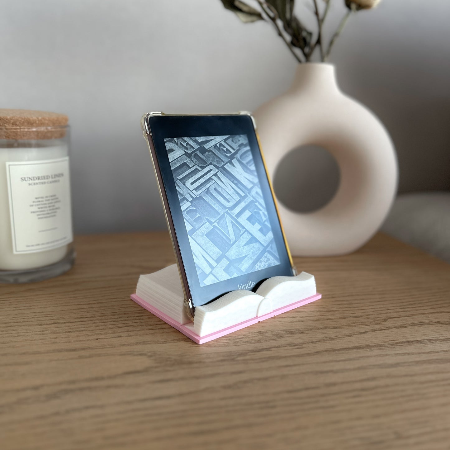Soporte para Kindle con Forma de Libro – Impreso en 3D, Color Personalizable | Mystica Papelería