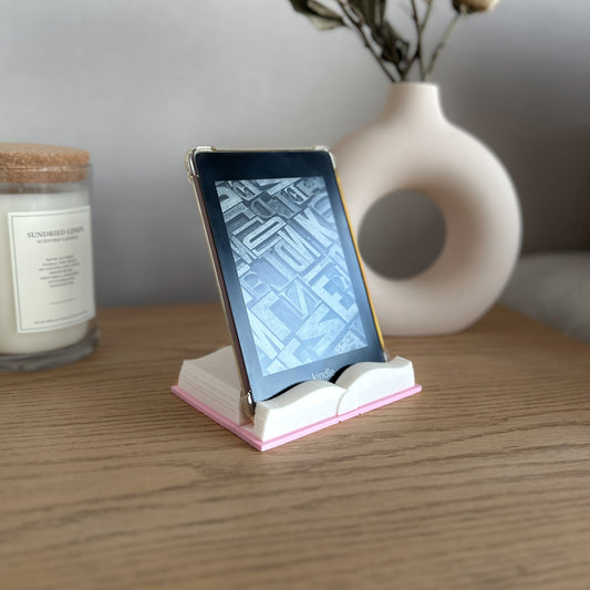 Soporte para Kindle con Forma de Libro – Impreso en 3D, Color Personalizable | Mystica Papelería