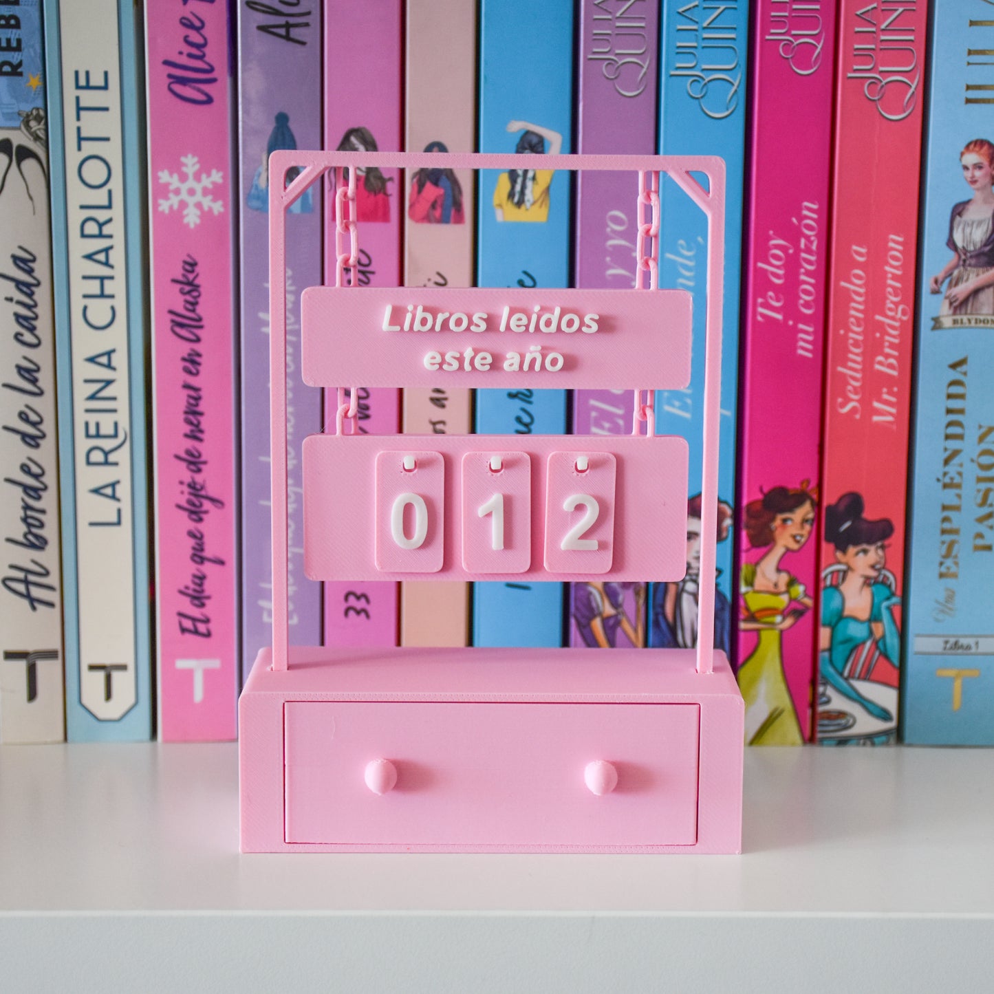 Contador de lecturas rosado impreso en 3D con texto personalizable y cajón de números – exclusivo de Mystica Papelería Chile